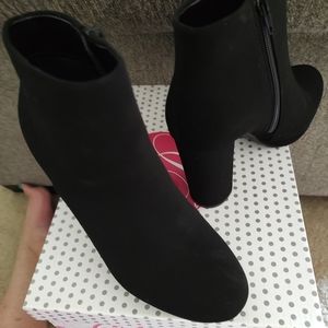Women's  Ankle Boots black size 6 Never Worn